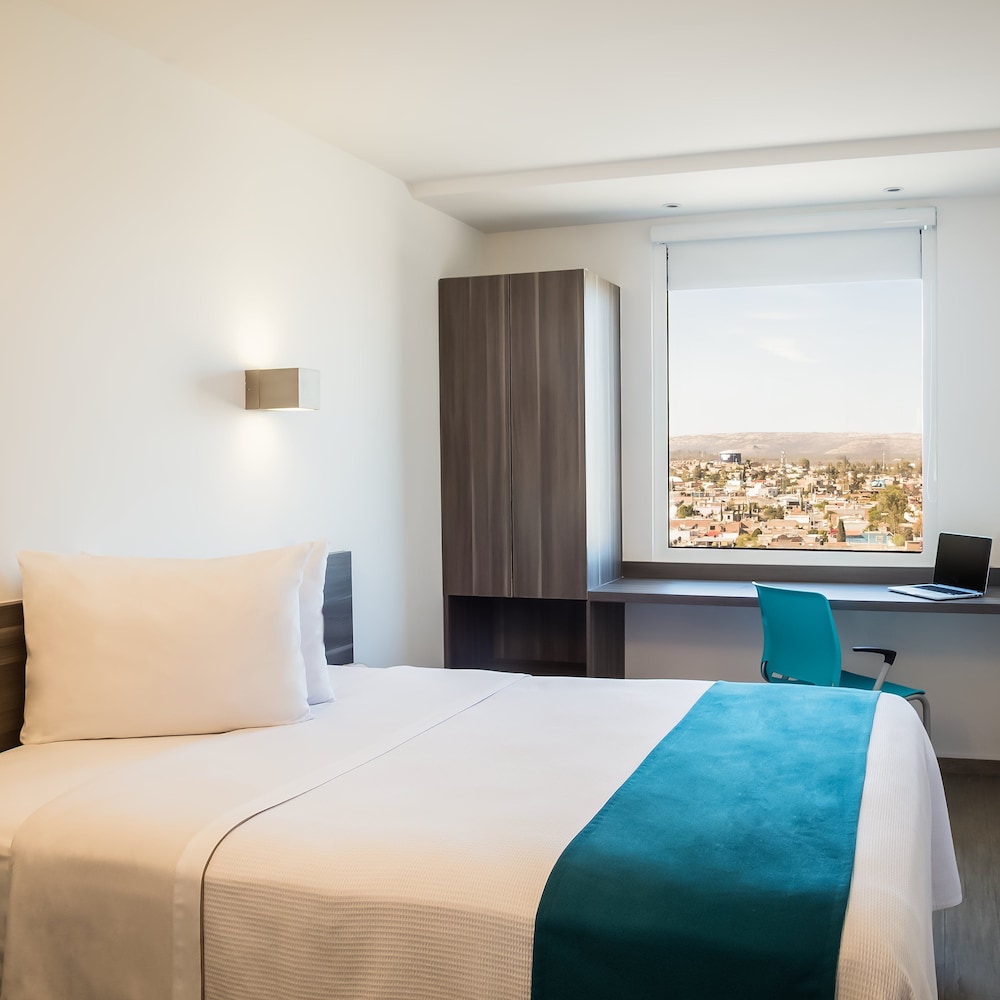 Superior Room, 1 Queen Bed photo 3