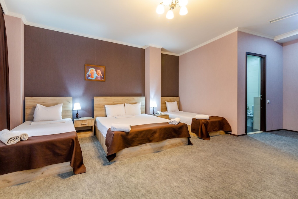 Deluxe Quadruple Room, City View photo 3