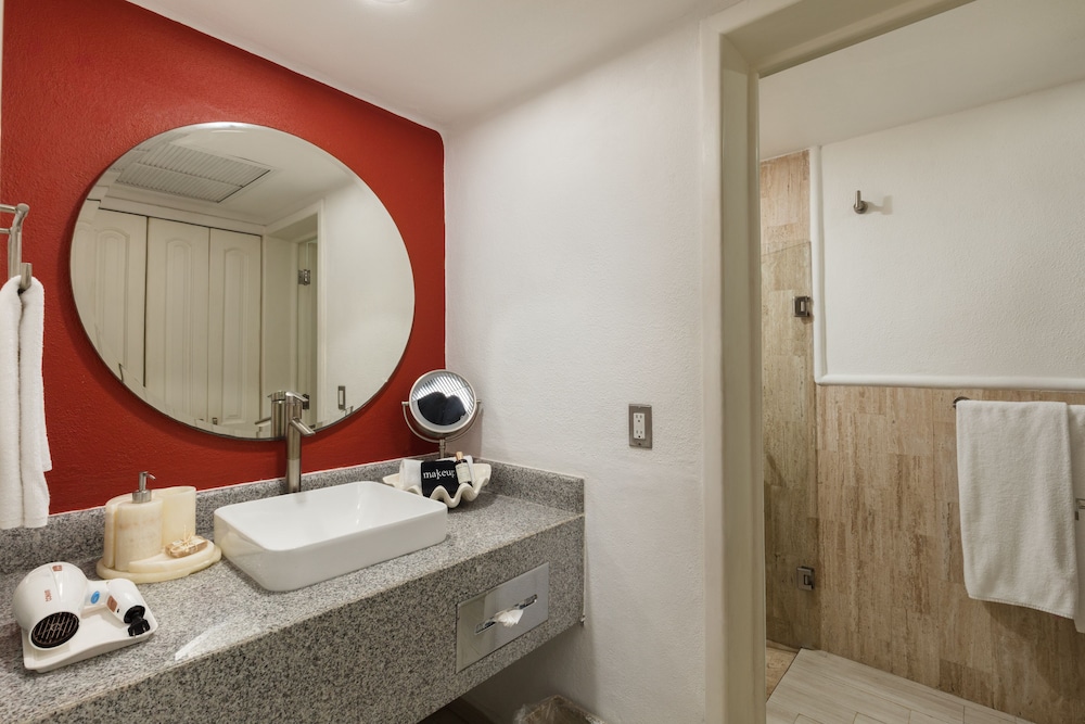 Grand Luxe Jr. Suite - Photo 7