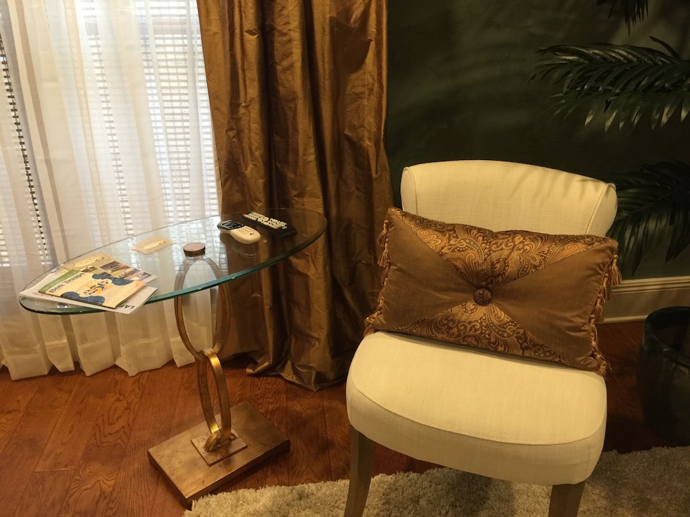 Luxury Suite, 1 Bedroom, Garden View photo 2