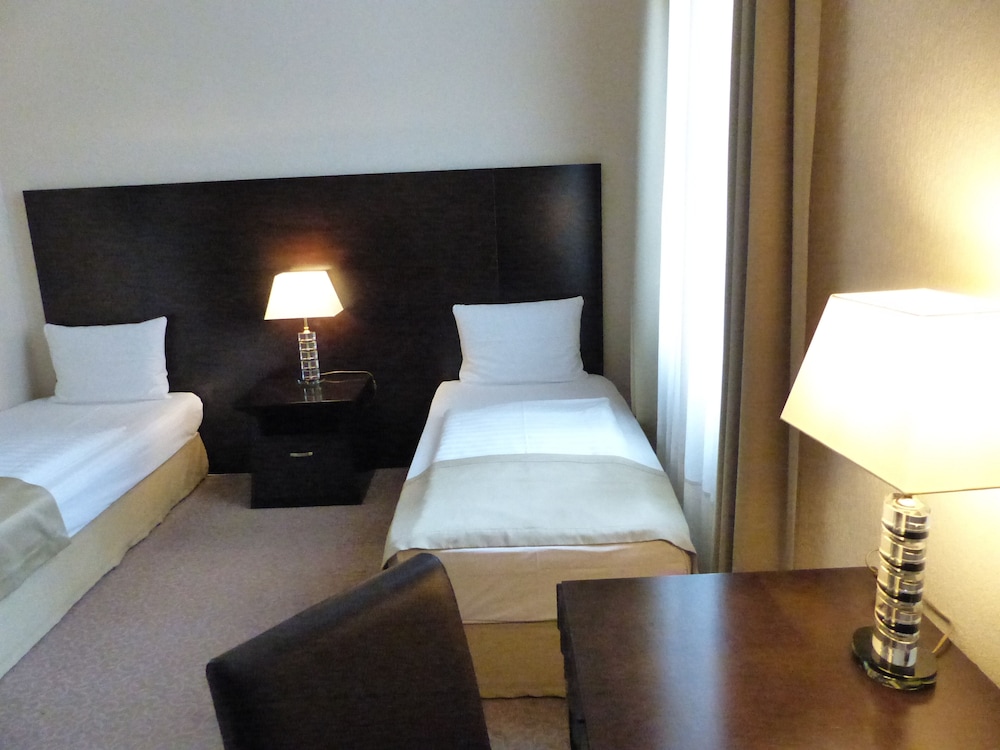 Twin Room - Photo 2