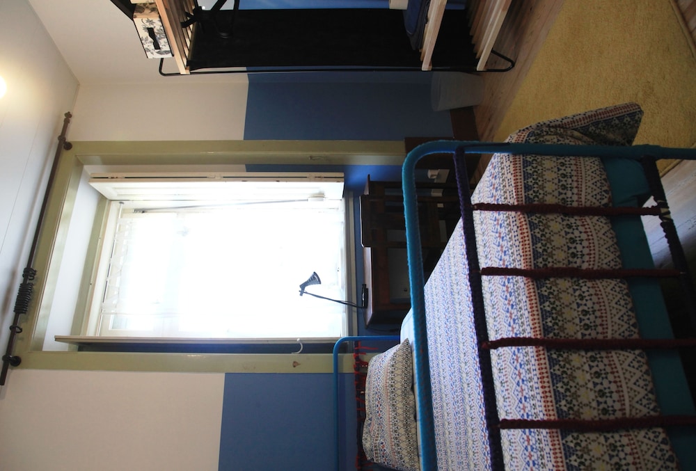 Single Room, Shared Bathroom photo 3