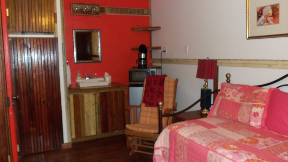 Basic Single Room, 1 Queen Bed with Sofa bed photo 1