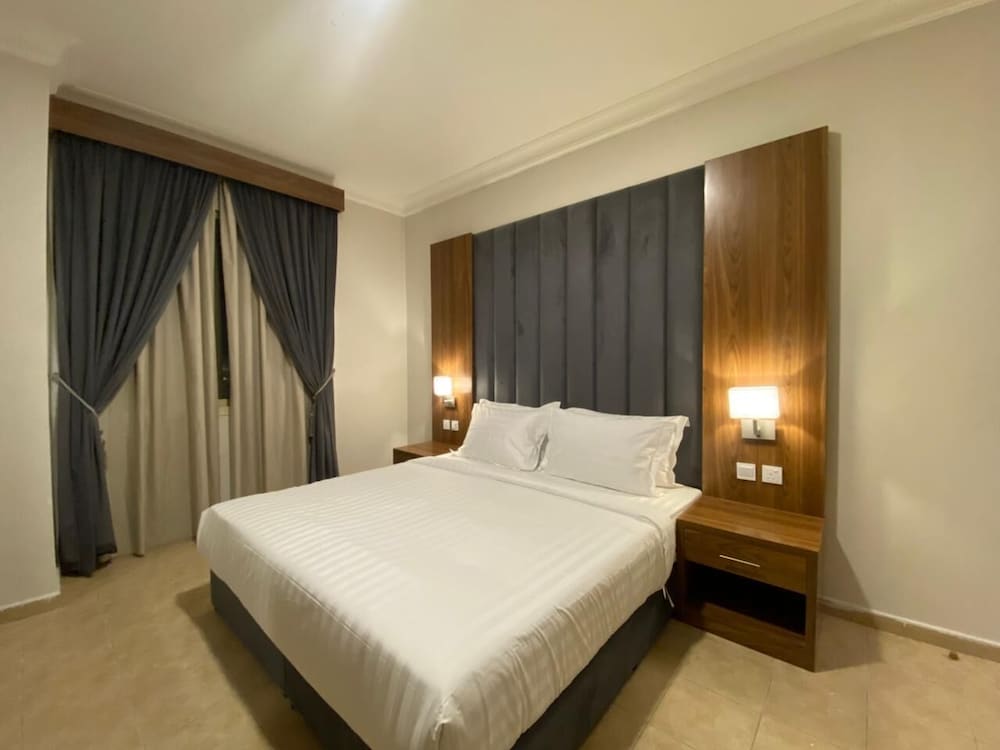 Deluxe Studio Suite, City View photo 3