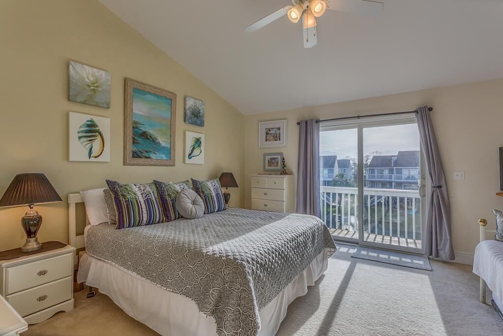 House, Multiple Beds (Barrier Dunes 254 )