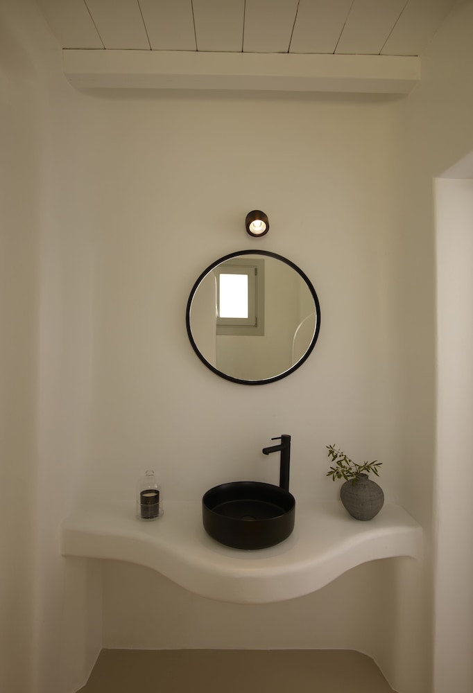 Deluxe Sea View Jacuzzi - Photo 15