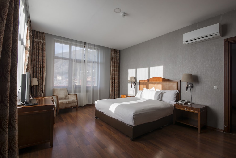 Corner Suite photo 1
