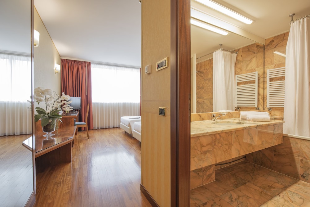 Standard Triple Room - Photo 4