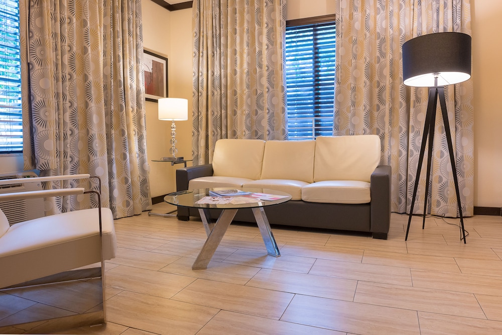 One Bedroom Queen Suite - Photo 13