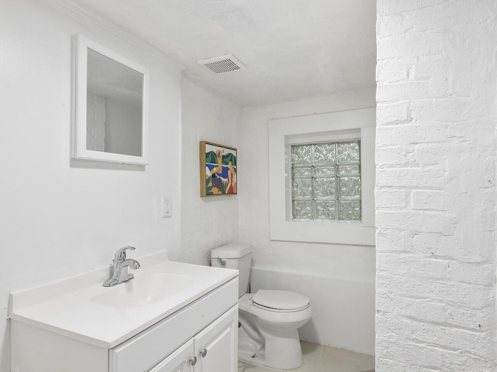 Bsmt Suite Near Stadium w Parking Coffee BBQ AC, Billede 20