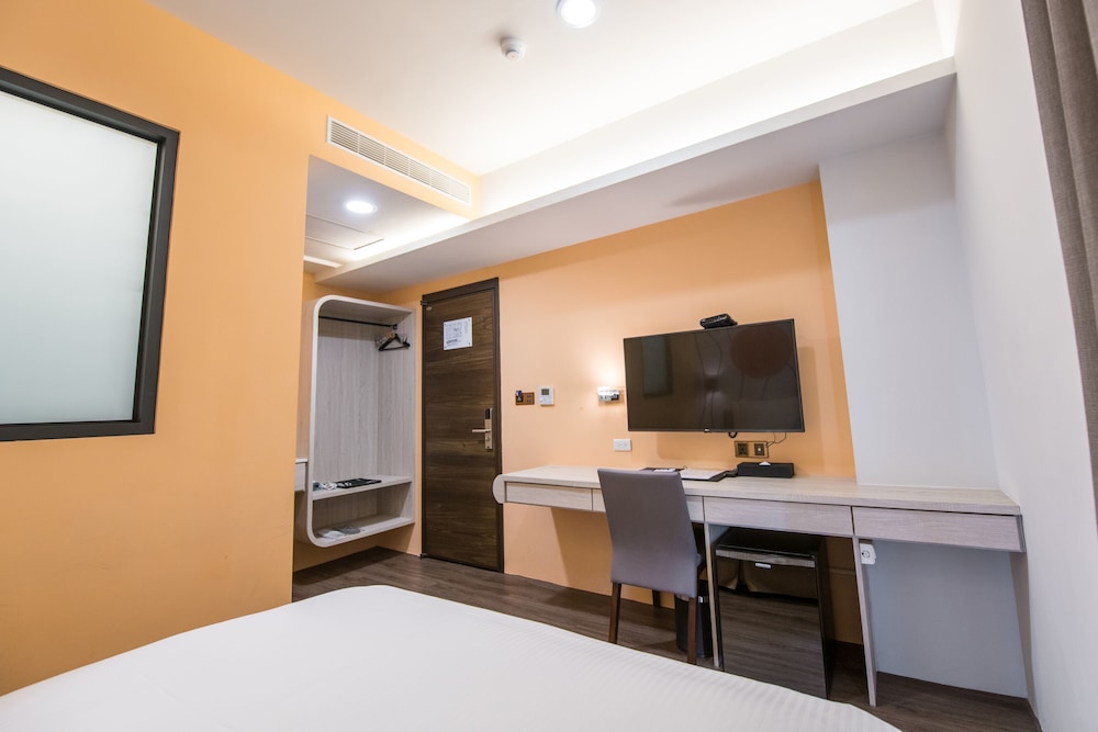 Standard Double Room, 1 Queen Bed, City View photo 2