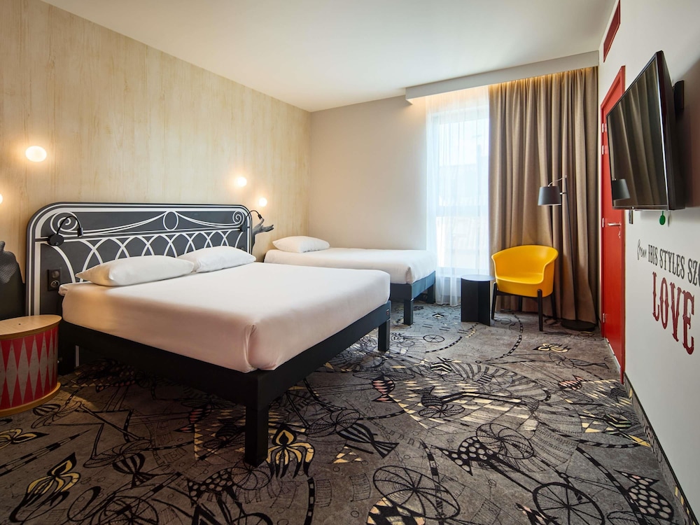 Standard Room, Multiple Beds - Photo 1