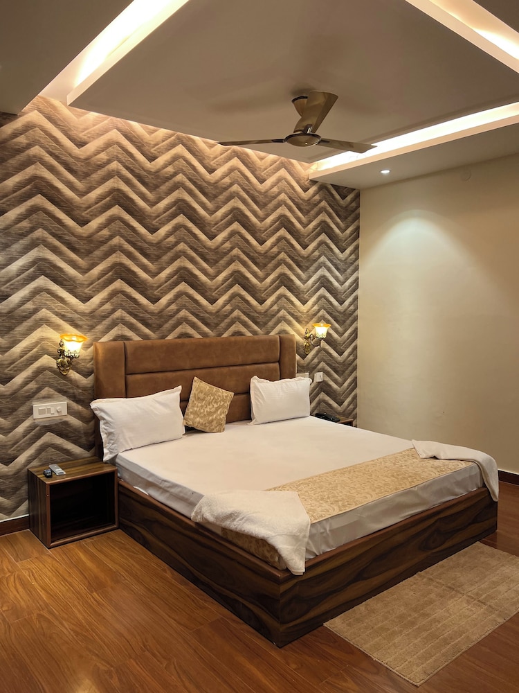 Deluxe Double Room, Balcony, City View