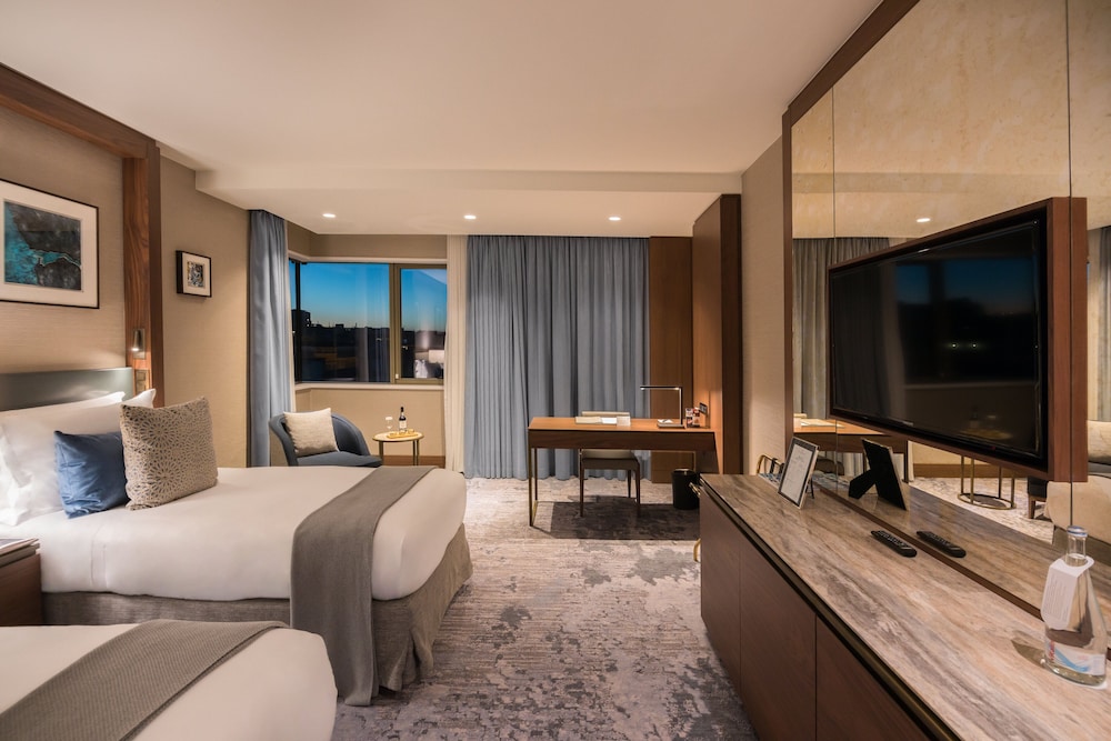 Classic Room, 2 Twin Beds, City View