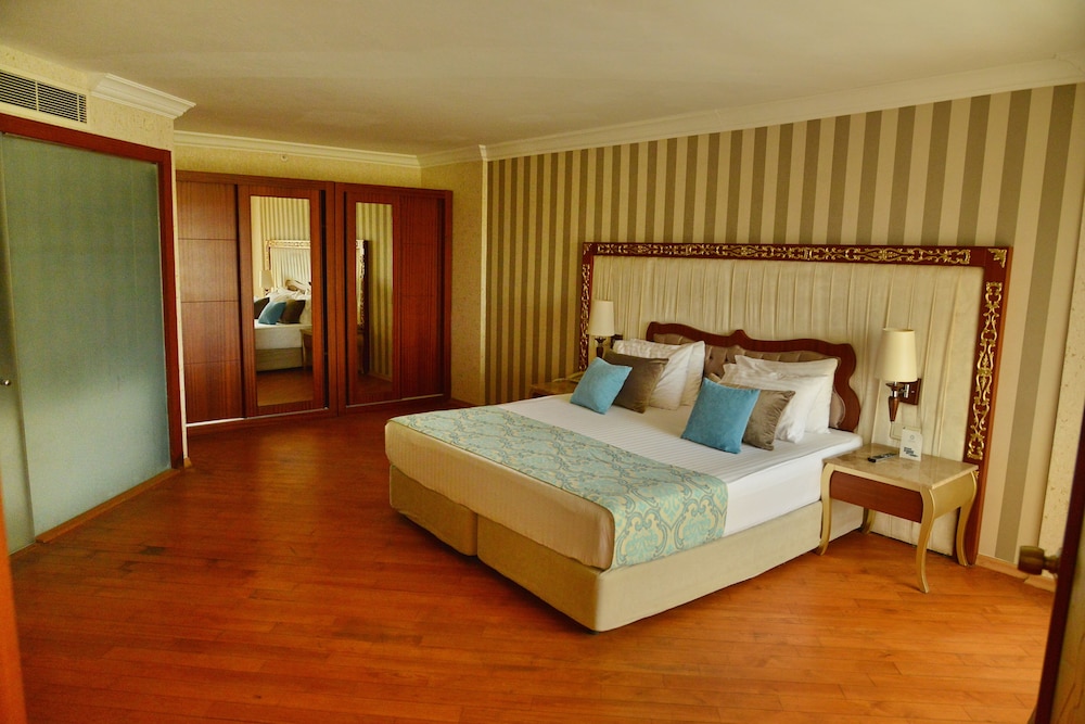 King Residence photo 1