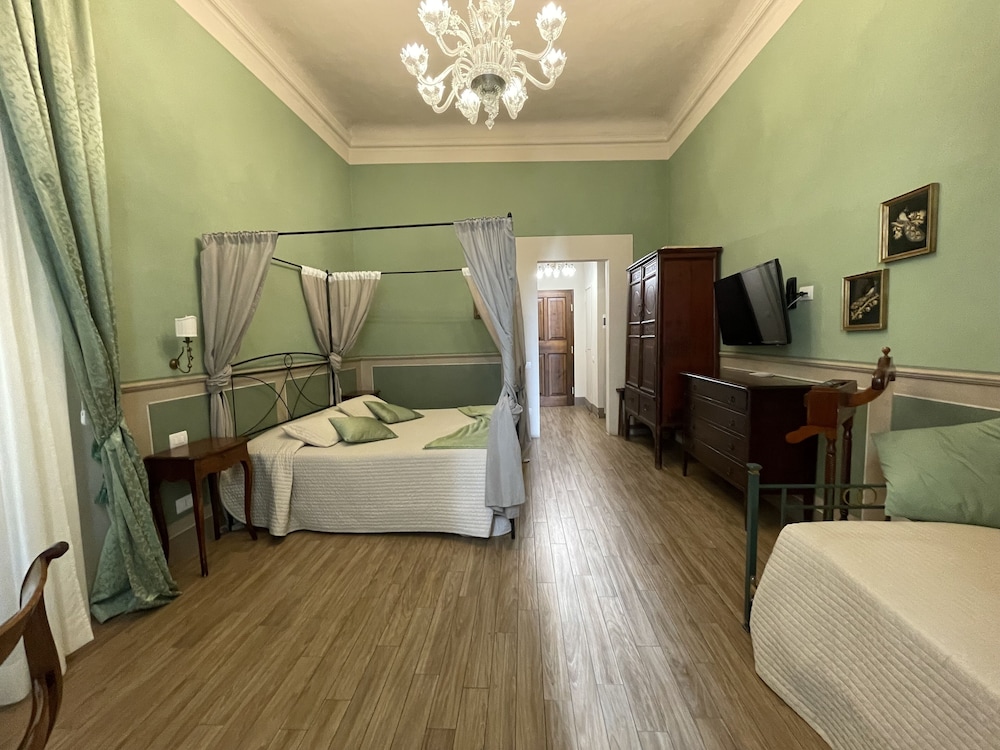 Deluxe Quadruple Room