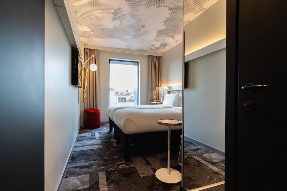 Standard Room, 2 Twin Beds - Photo 5