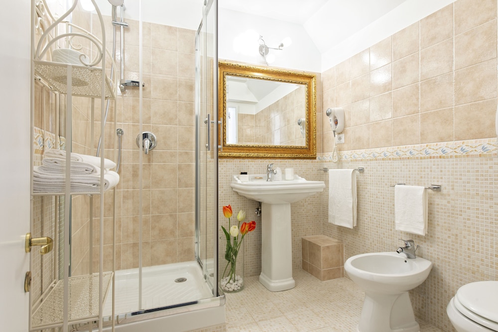 Triple Room, Private Bathroom photo 2