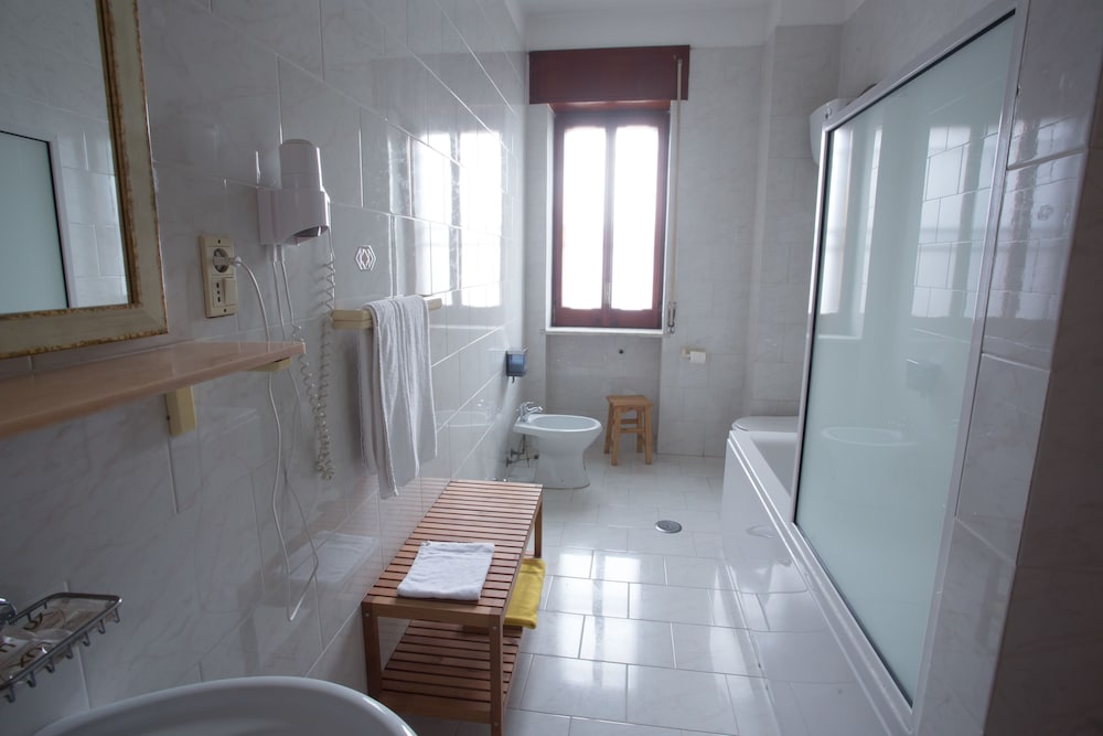 Comfort Room photo 2