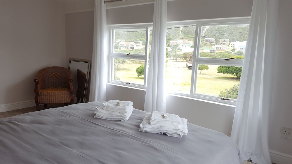 Suite, 2 Bedrooms, Private Bathroom, Ocean View photo 3