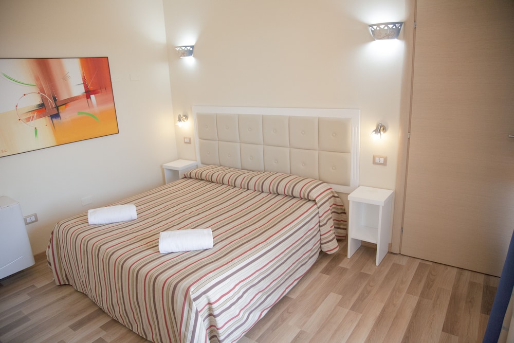 Standard Double Room - Photo 6
