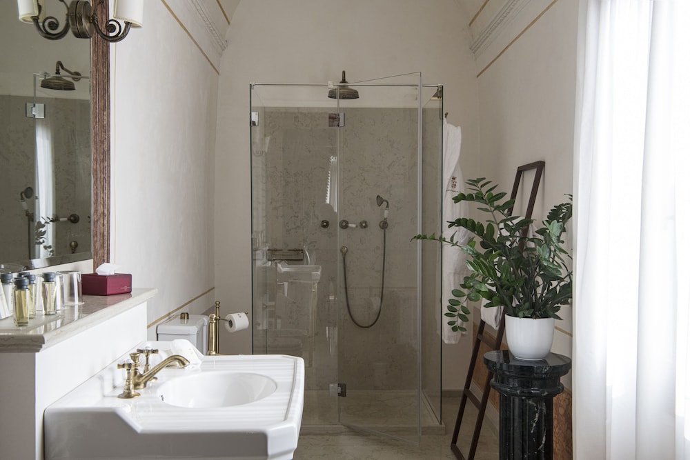 Presidential Suite, Canal View photo 2