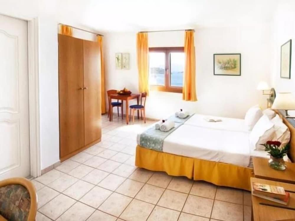 Standard Double or Twin Room photo 2