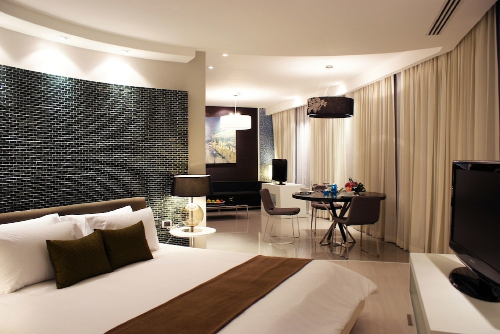 Suite, Corner