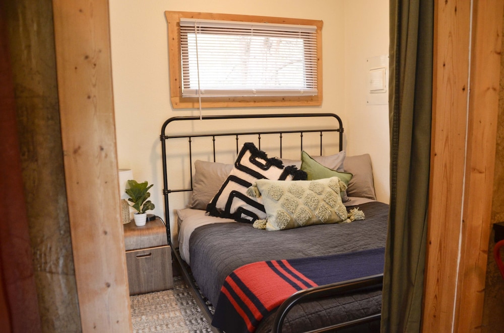 Marmot Mini-Cabin (#7) photo 1