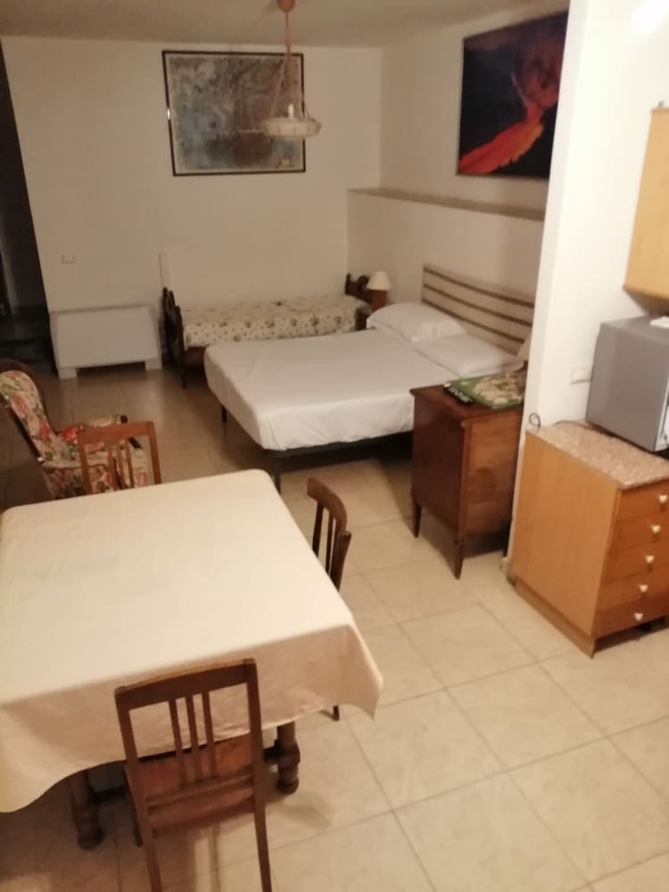 Chambre triple sans petit déjeuner avec salle de bain privée