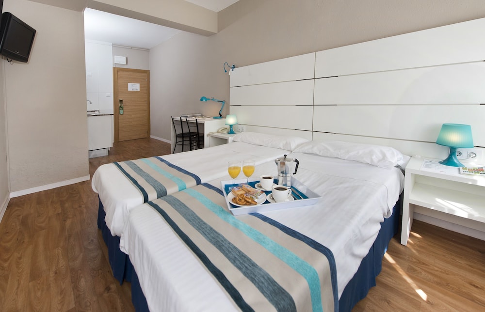 Studio, 2 Twin Beds, Smoking, Kitchenette