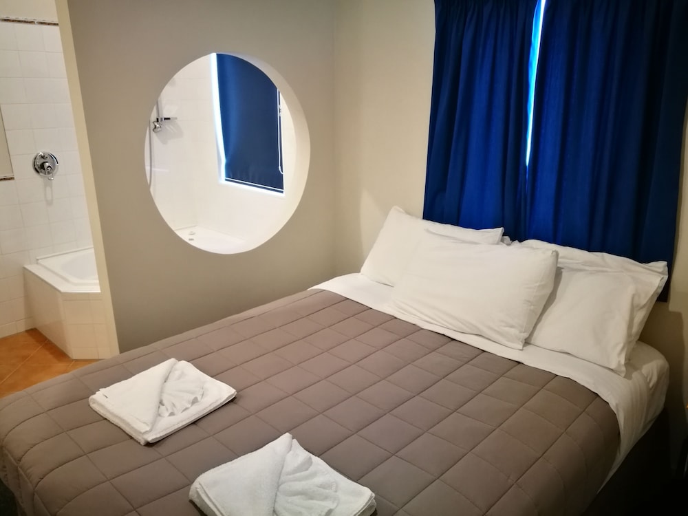 Standard Suite, 1 Bedroom, Non Smoking, Bathtub photo 1
