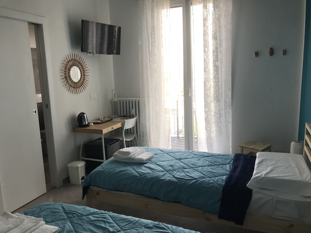 Twin Room, Balcony (CAMERA 1)