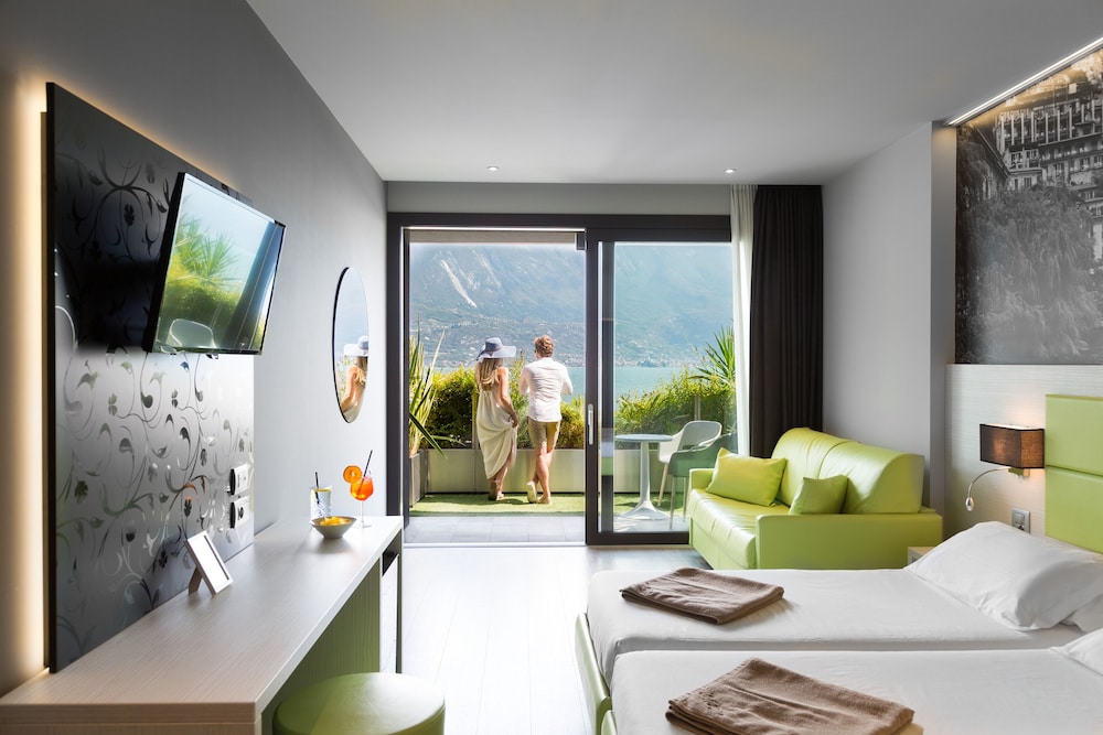 Deluxe Twin Room, Balcony, Lake View