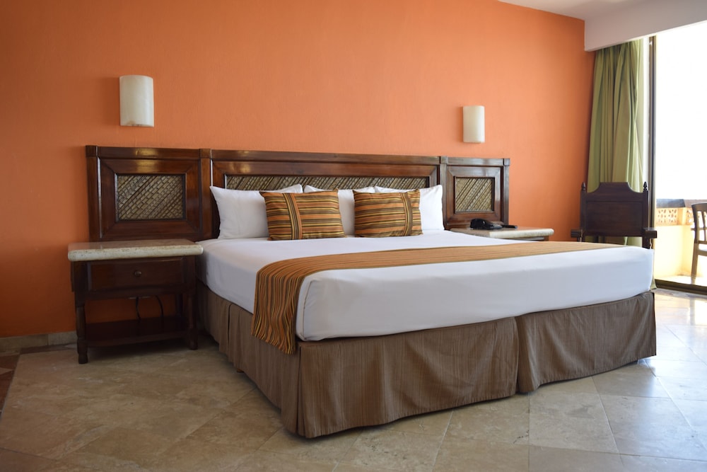 Ocean View with King Bed - Photo 2