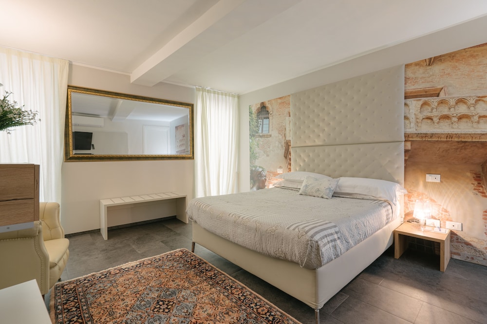 Deluxe Suite, 2 Bedrooms, Annex Building - Photo 10