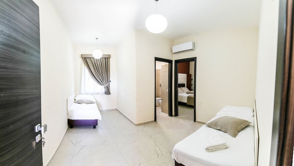 Family Room (Camelia)