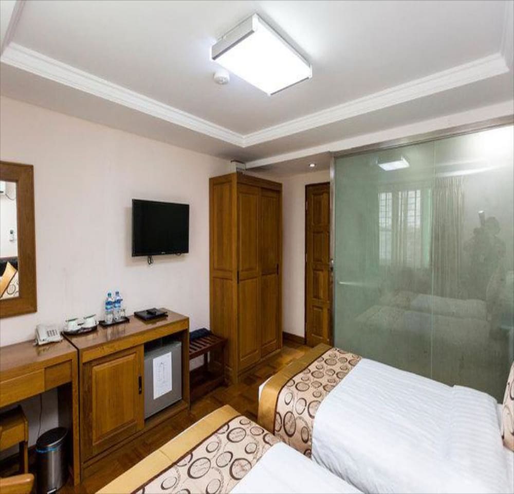 Deluxe Twin Room photo 2