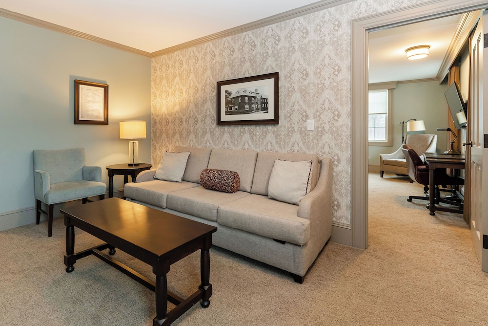 Signature Suite (Bancroft) photo 1