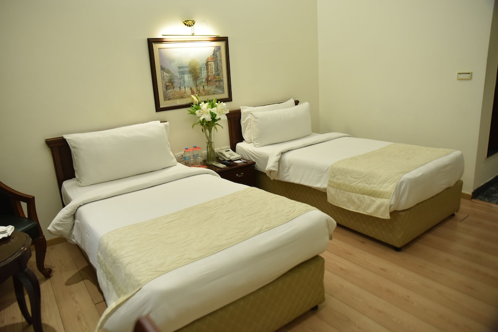 Deluxe Room, Multiple Beds - Photo 2