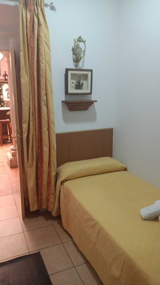 Interior Small Single Room photo 3