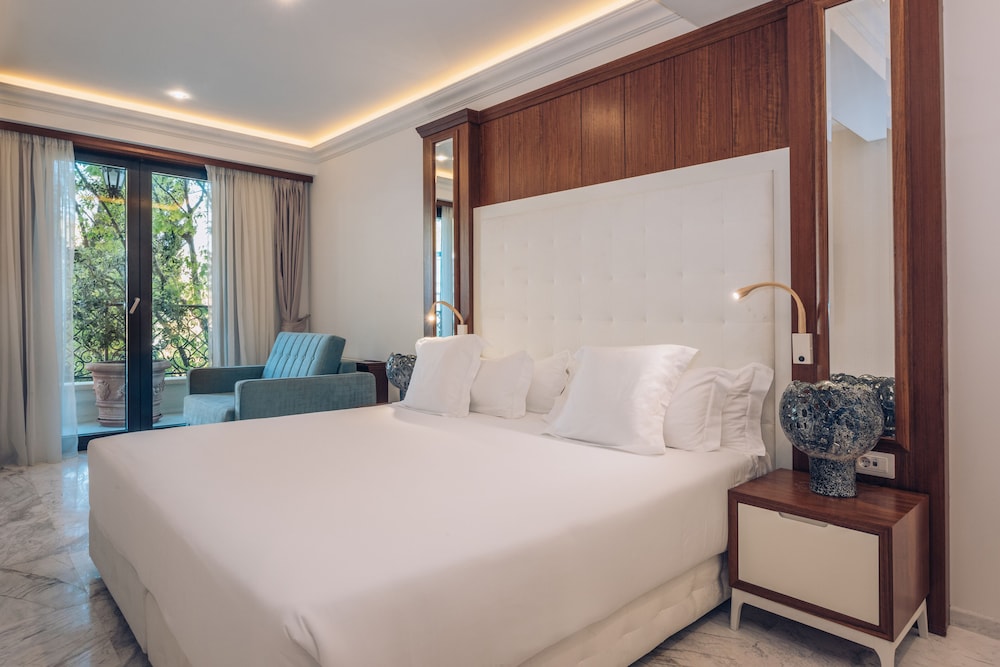Family Room (Suite, 2 Adults & 1 Child)