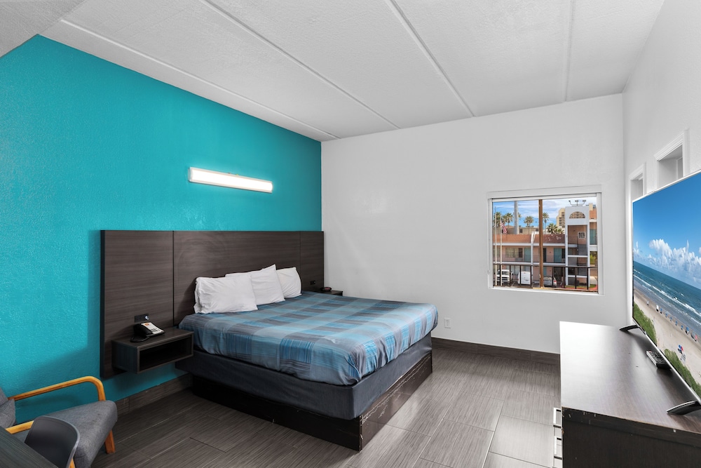 Suite, 2 Queen Beds, Non Smoking - Photo 3