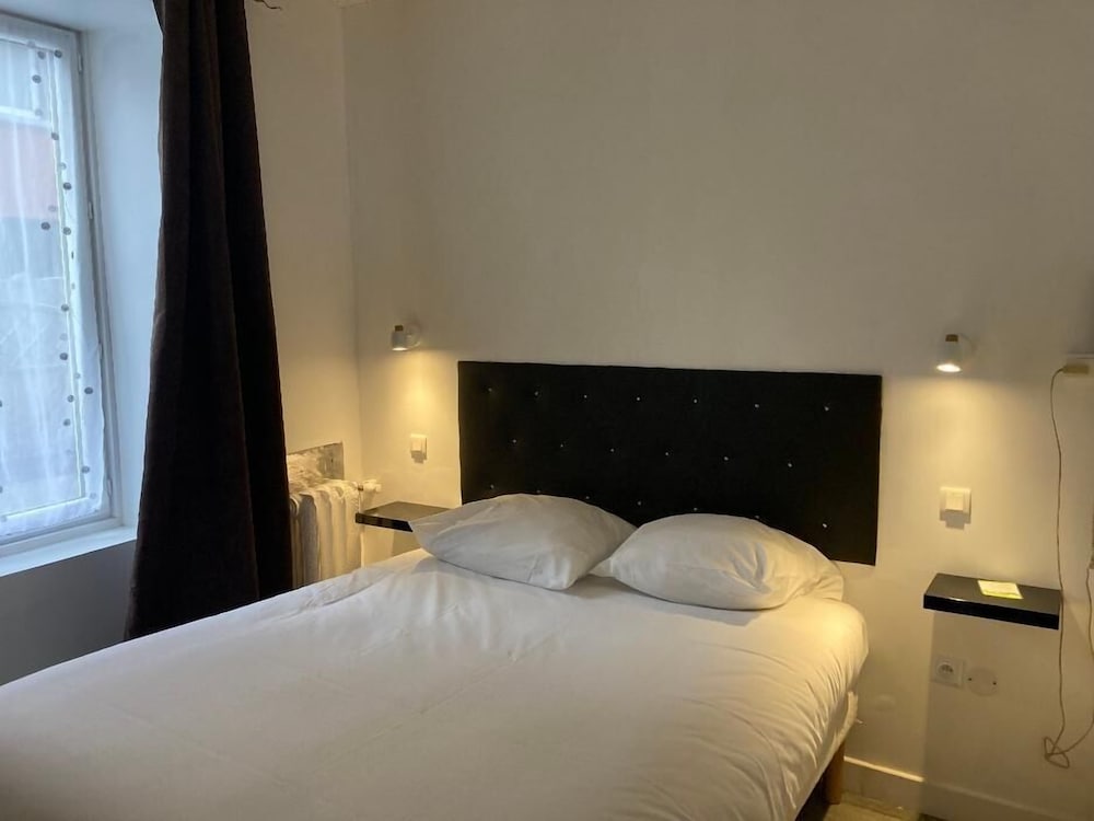 Standard Double Room - Photo 3