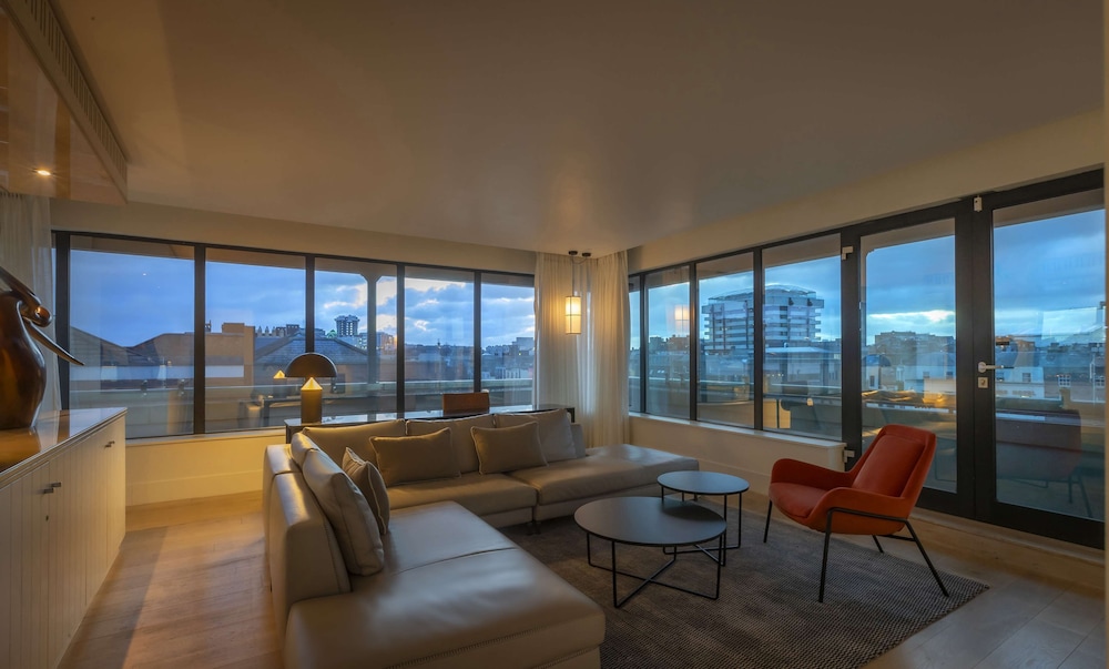 Suite, 1 King Bed (Penthouse) thumbnail 5