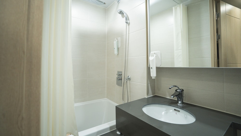 Deluxe Twin Room, Lake View - Photo 9