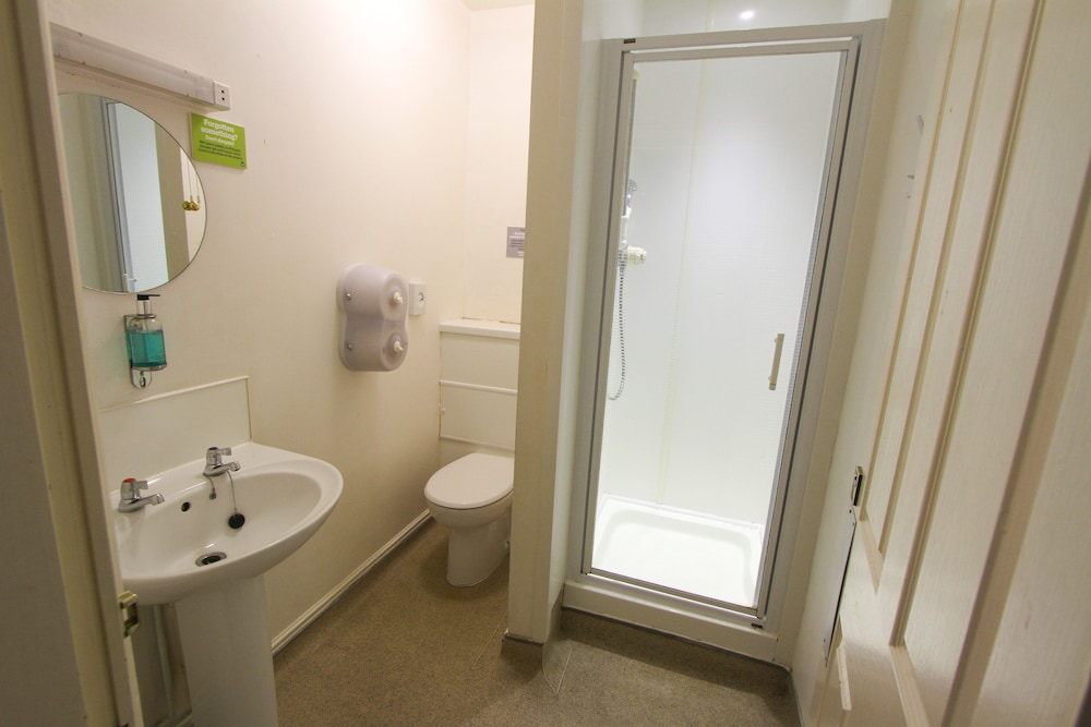 Shared Dormitory, Women Only, Shared Bathroom (Sleeps 6) photo 2
