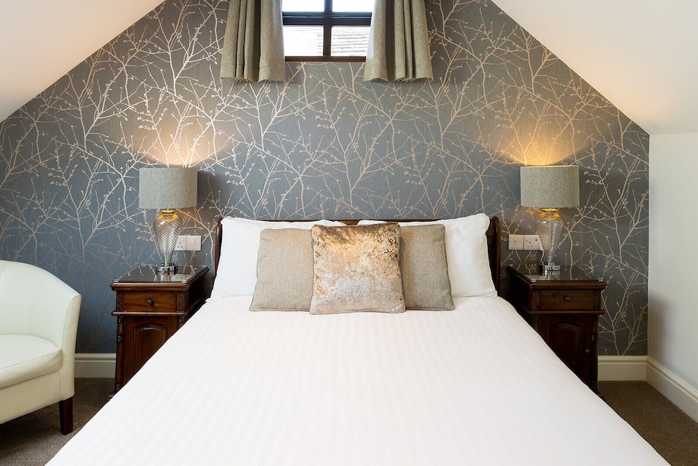 Shared Dormitory, Ensuite (Stable Block Deluxe King ) photo 2