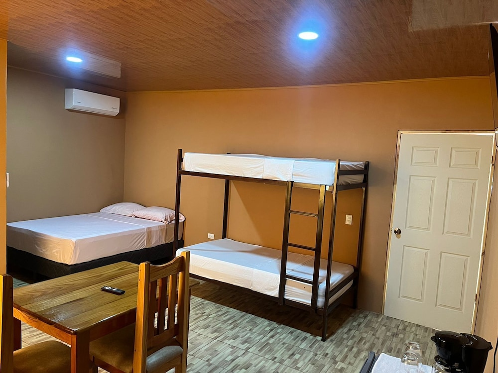 Quadruple Room, Mountain View photo 2