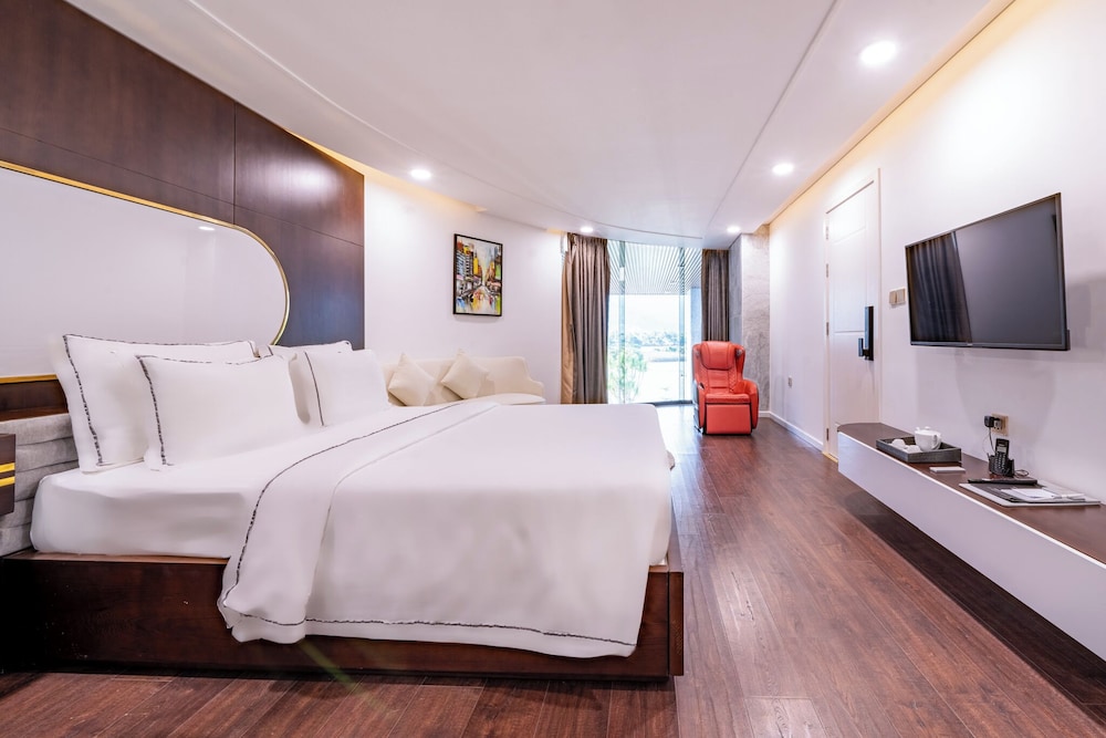 Royal Suite, 2 Bedrooms - Photo 4